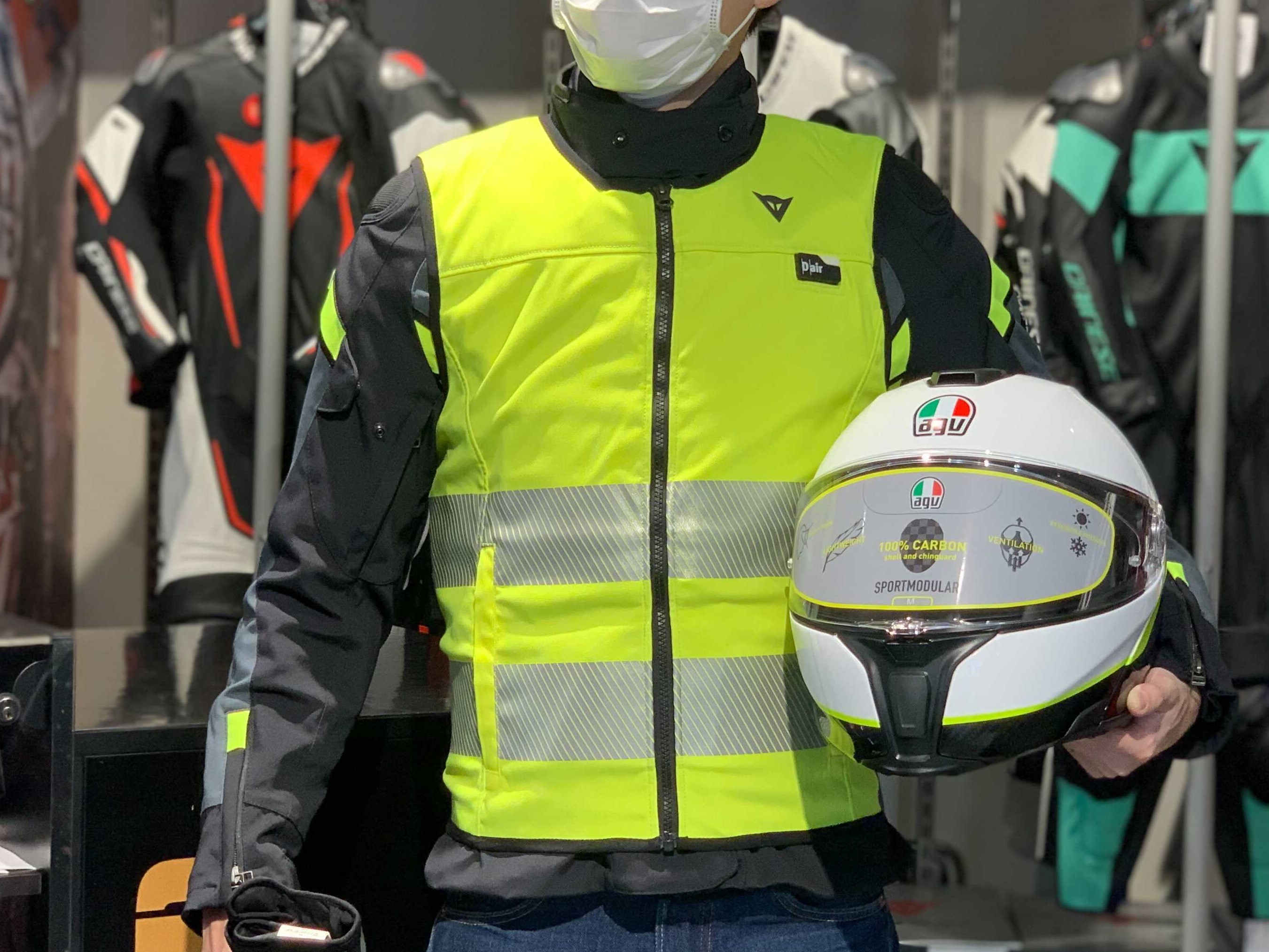 バイクウェア・装備 BOSS 夜間や悪天候に存在感を発揮する”SMART JACKET HI VIS”をご紹介